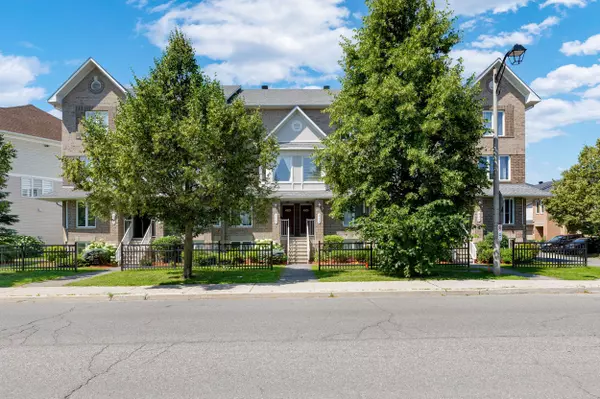 250 Cresthaven DR #3, Barrhaven, ON K2G 6W4