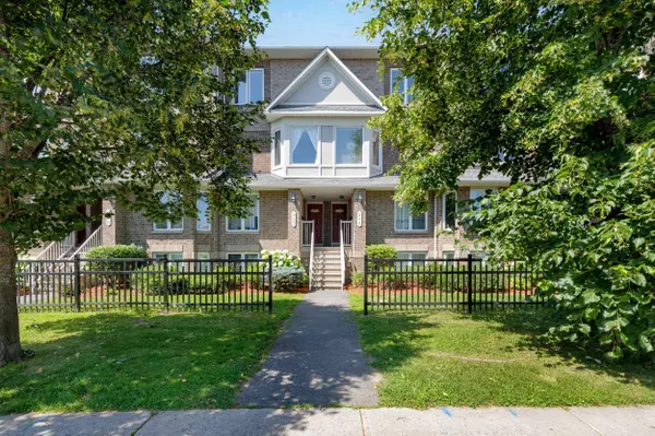 Barrhaven, ON K2G 6W4,250 Cresthaven DR #3