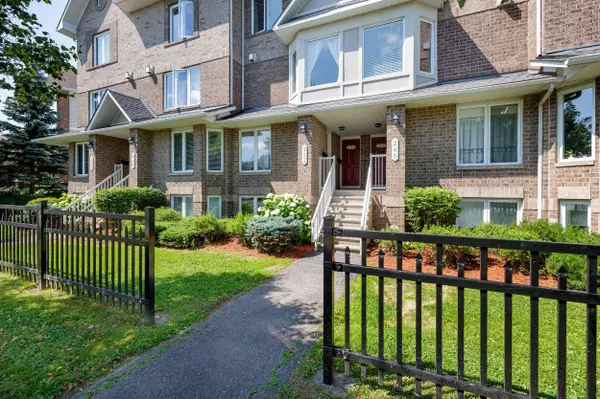 Barrhaven, ON K2G 6W4,250 Cresthaven DR #3