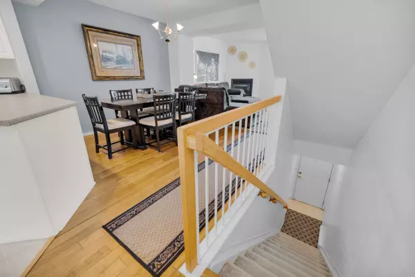 Barrhaven, ON K2G 6W4,250 Cresthaven DR #3