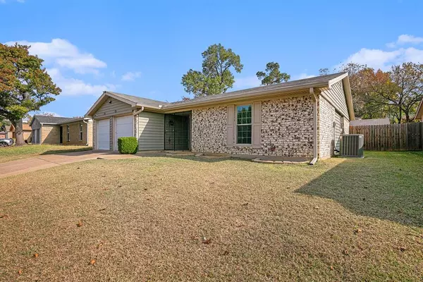 Fort Worth, TX 76112,1417 Warren Lane