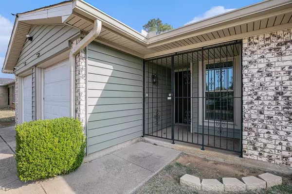 Fort Worth, TX 76112,1417 Warren Lane