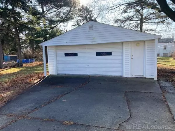 Center Line, MI 48015,8442 Central ST