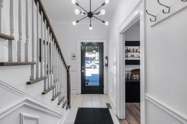 Bradford West Gwillimbury, ON L3Z 1R7,92 Holland ST W