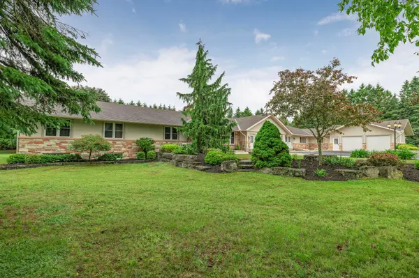 120 Lake Woods DR, Whitchurch-stouffville, ON L4A 1P1