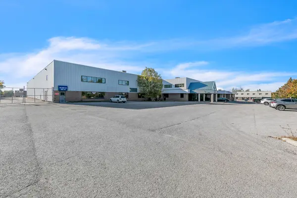 150 Pony DR E, Newmarket, ON L3Y 7B6