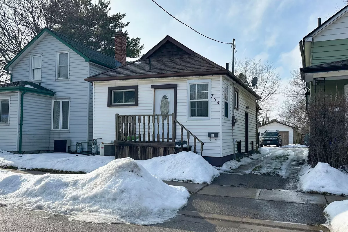 Oshawa, ON L1H 4W2,754 Gifford ST