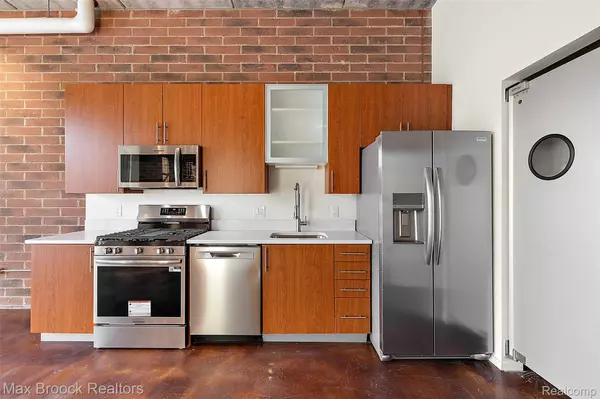 Royal Oak, MI 48067,333 E Parent AVE #35