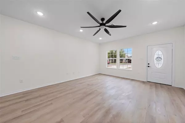 Mcgregor, TX 76657,207 N Harrison Street