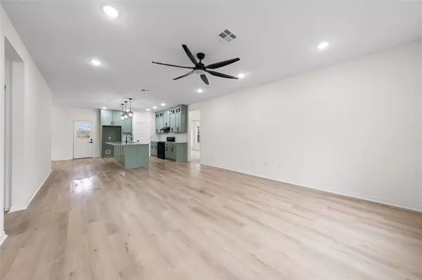 Mcgregor, TX 76657,207 N Harrison Street