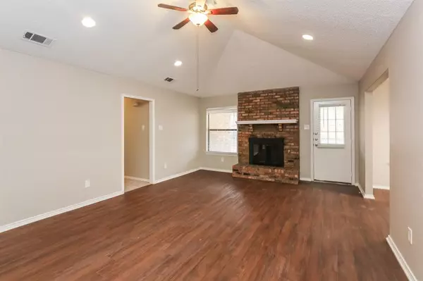 Desoto, TX 75115,521 Anglebluff Drive