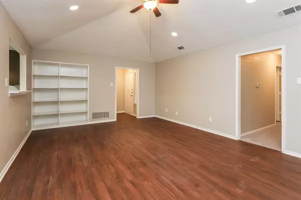 Desoto, TX 75115,521 Anglebluff Drive