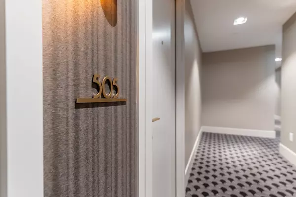 Toronto C02, ON M5R 0C8,88 Cumberland ST #505