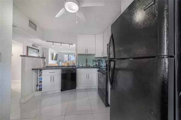 Miami, FL 33179,1660 NE 191st St #311-1