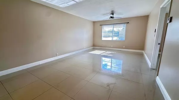 Wilton Manors, FL 33305,12 NE 19th Ct #220A