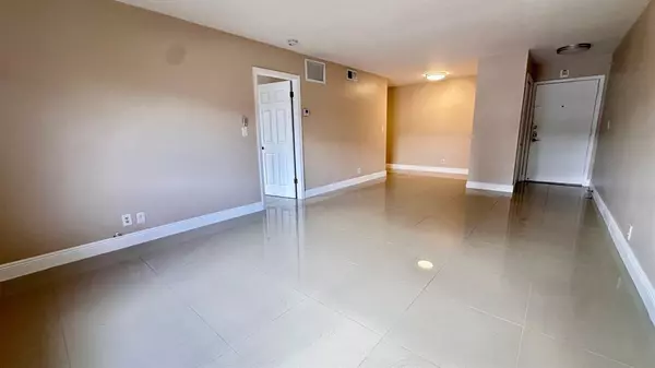 Wilton Manors, FL 33305,12 NE 19th Ct #220A