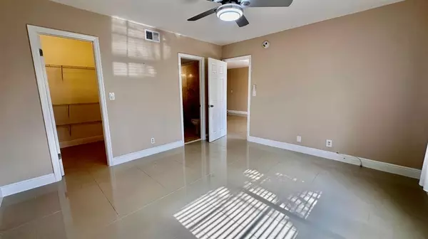 Wilton Manors, FL 33305,12 NE 19th Ct #220A
