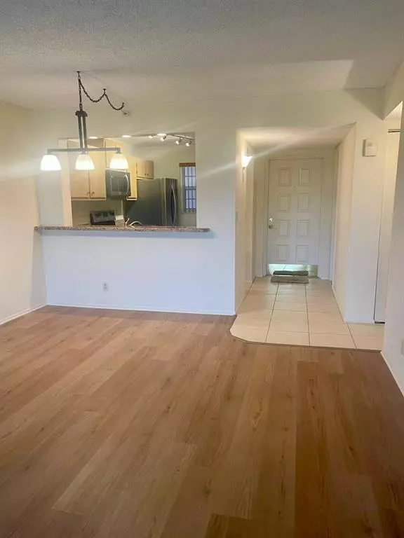 Davie, FL 33324,9501 Seagrape Dr #403