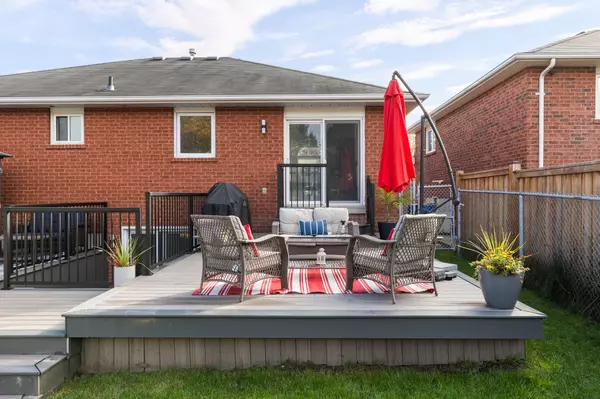 Bradford West Gwillimbury, ON L3Z 2Z8,22 Countryside CT