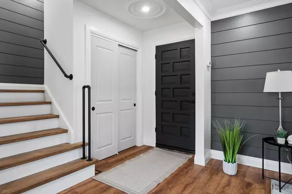 Niagara Falls, ON L2E 6L6,4908 Pettit AVE #Upper