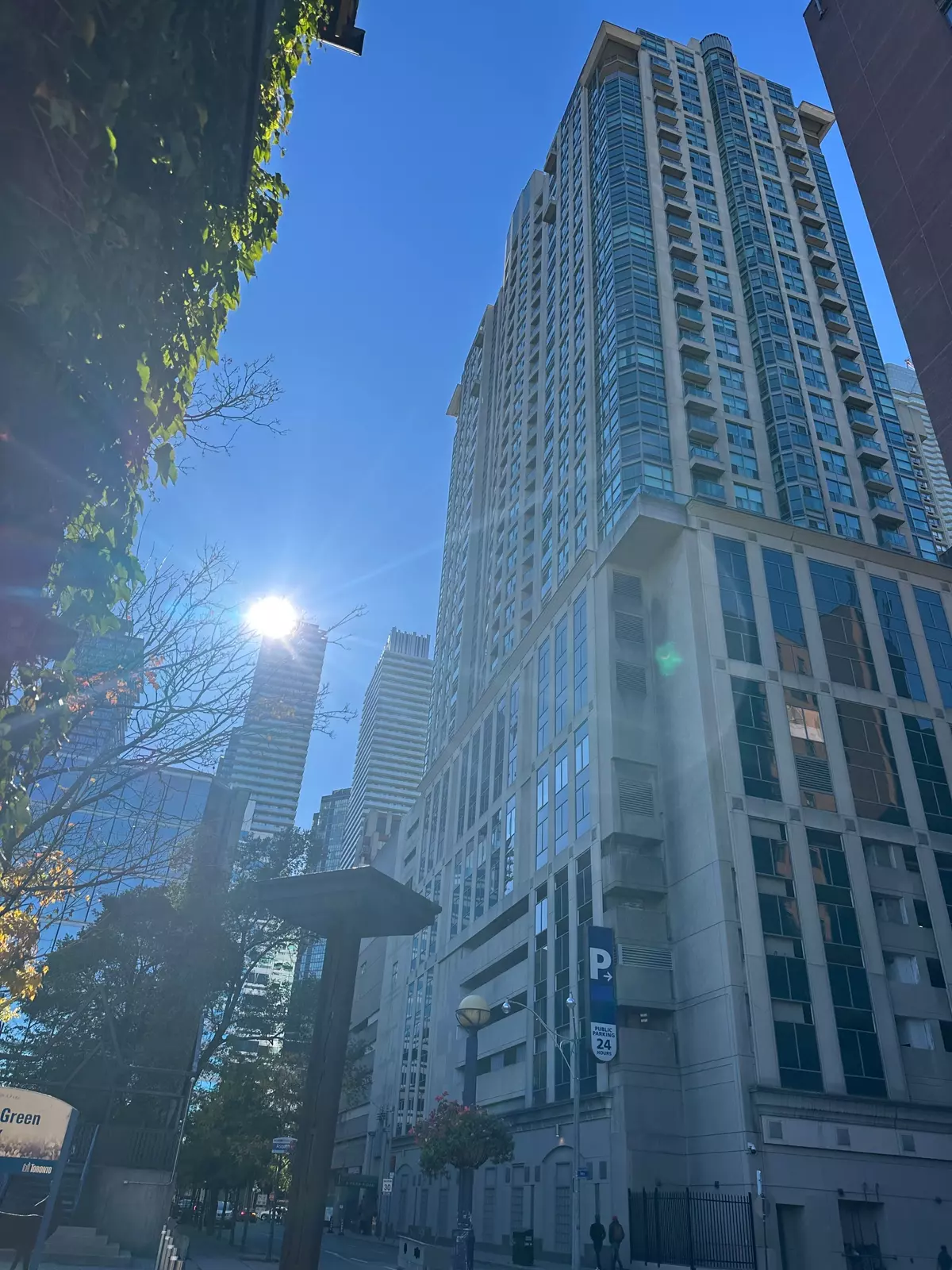 Toronto C09, ON M4W 3S5,8 Park RD #2116