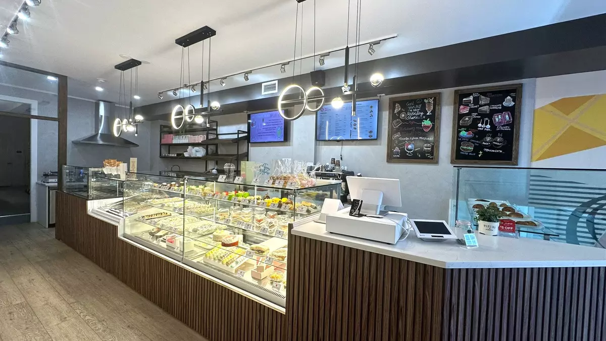 Toronto E01, ON M4K 1P9,563 Danforth AVE