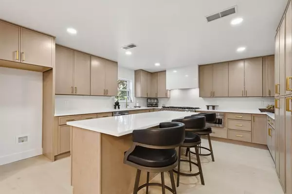 Arlington, TX 76016,4216 Kelly Elliott Road