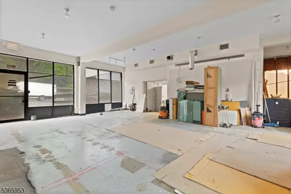 Bloomingdale Boro, NJ 07403,15 Hamburg Tpke