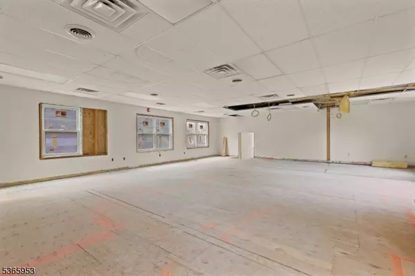 Bloomingdale Boro, NJ 07403,15 Hamburg Tpke