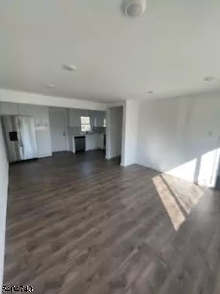 Lodi Boro, NJ 07644,73 Macarthur Ave