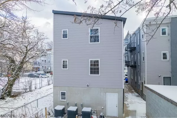 Newark City, NJ 07108,420 18Th Ave