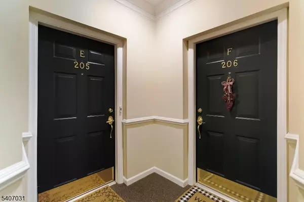 Hillsborough Twp., NJ 08844,2 Steele Pl #E