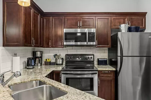 Canmore, AB T1W3B1,901 Mountain ST #322