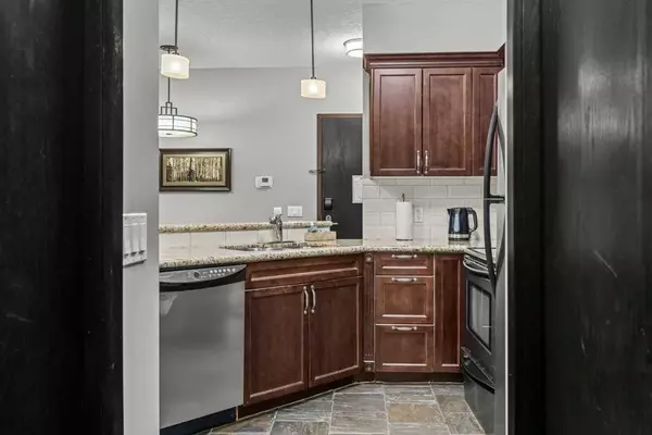 Canmore, AB T1W3B1,901 Mountain ST #322