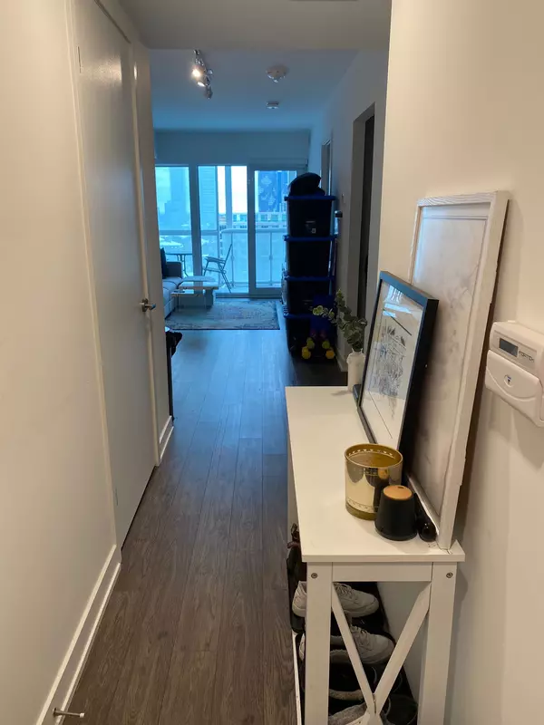 Toronto C08, ON M5C 0B6,88 Queen ST E #1005