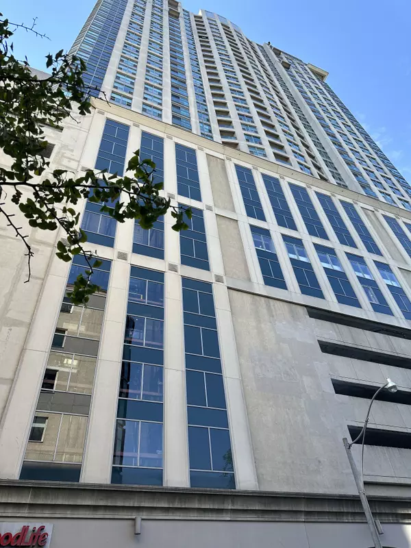 Toronto C09, ON M4W 3S5,8 Park RD #2116