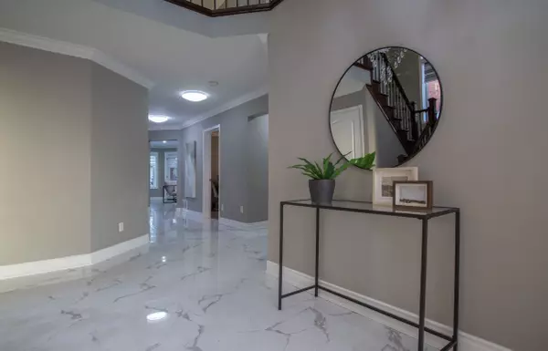 Whitby, ON L1R 2E6,9 Sato ST