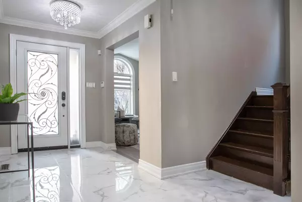 Whitby, ON L1R 2E6,9 Sato ST