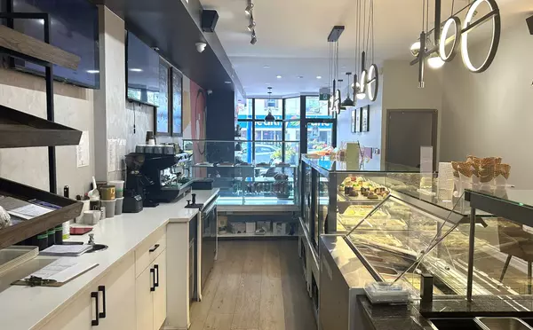 Toronto E01, ON M4K 1P9,563 Danforth AVE