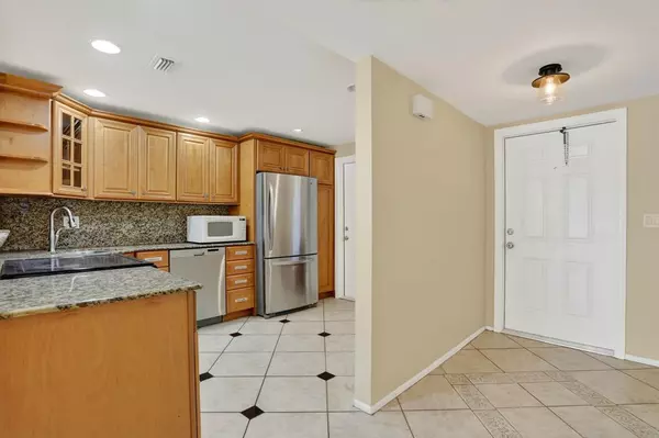 Oakland Park, FL 33334,3050 NE 16th Avenue #107