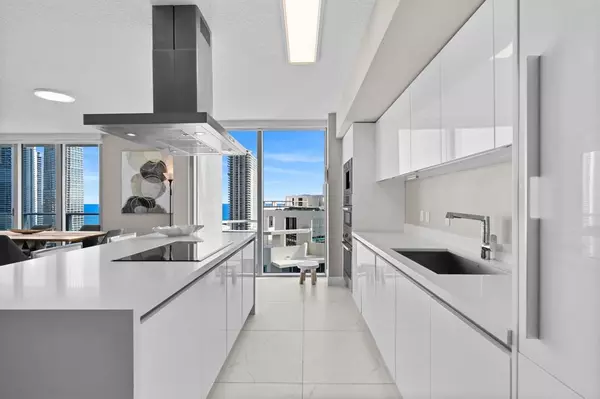 Sunny Isles Beach, FL 33160,300 Sunny Isles Blvd #4-2201