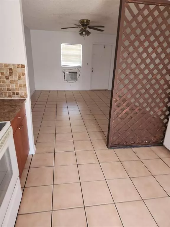 Miramar, FL 33023,6158 SW 20th Ct #2