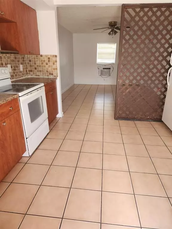 Miramar, FL 33023,6158 SW 20th Ct #2