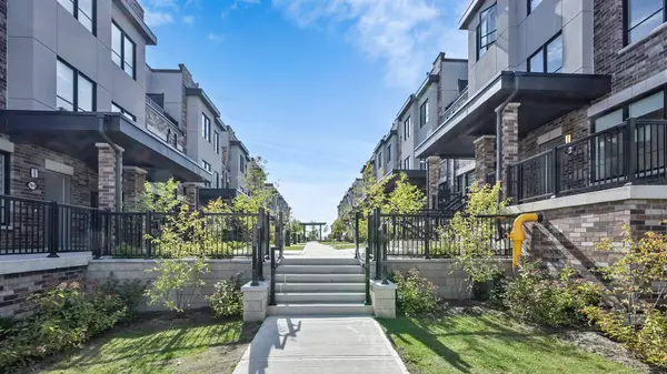 Bradford West Gwillimbury, ON L3Z 4M4,40 Baynes WAY #8