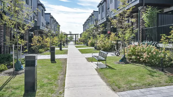 Bradford West Gwillimbury, ON L3Z 4M4,40 Baynes WAY #8