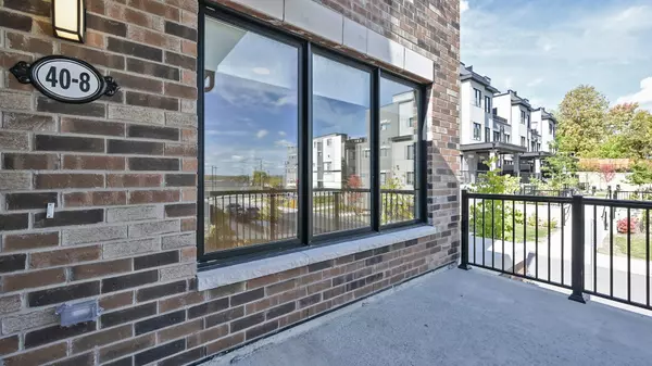 Bradford West Gwillimbury, ON L3Z 4M4,40 Baynes WAY #8