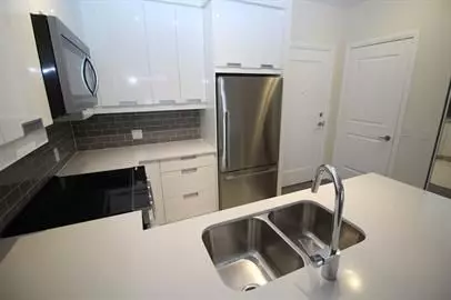 Mississauga, ON L5R 0G9,65 Watergarden DR #301