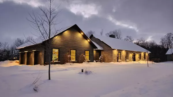 141 Ruth Anne PL W, Mapleton, ON N0G 2K0