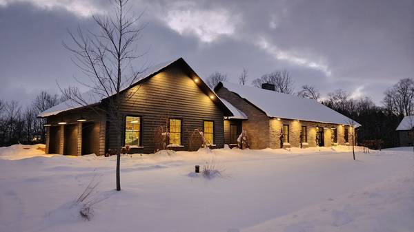 141 Ruth Anne PL W, Mapleton, ON N0G 2K0