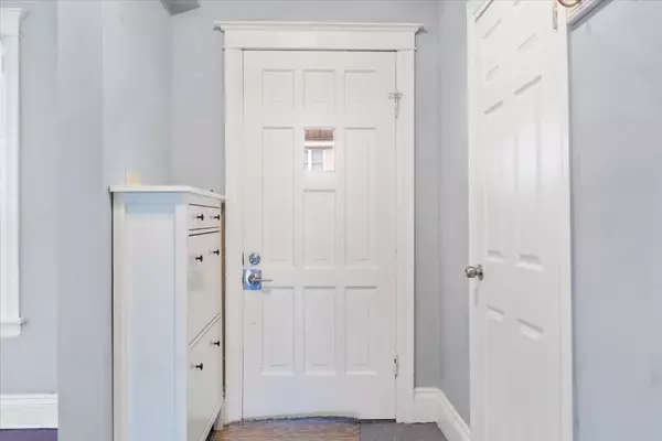 Hamilton, ON L8L 2L6,75 Somerset AVE